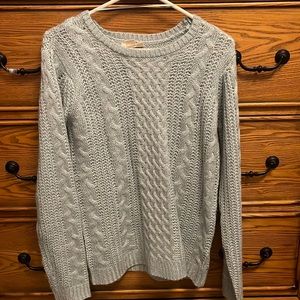 Oversized knitted sweater! Pictures look grey when it’s a light blue color!